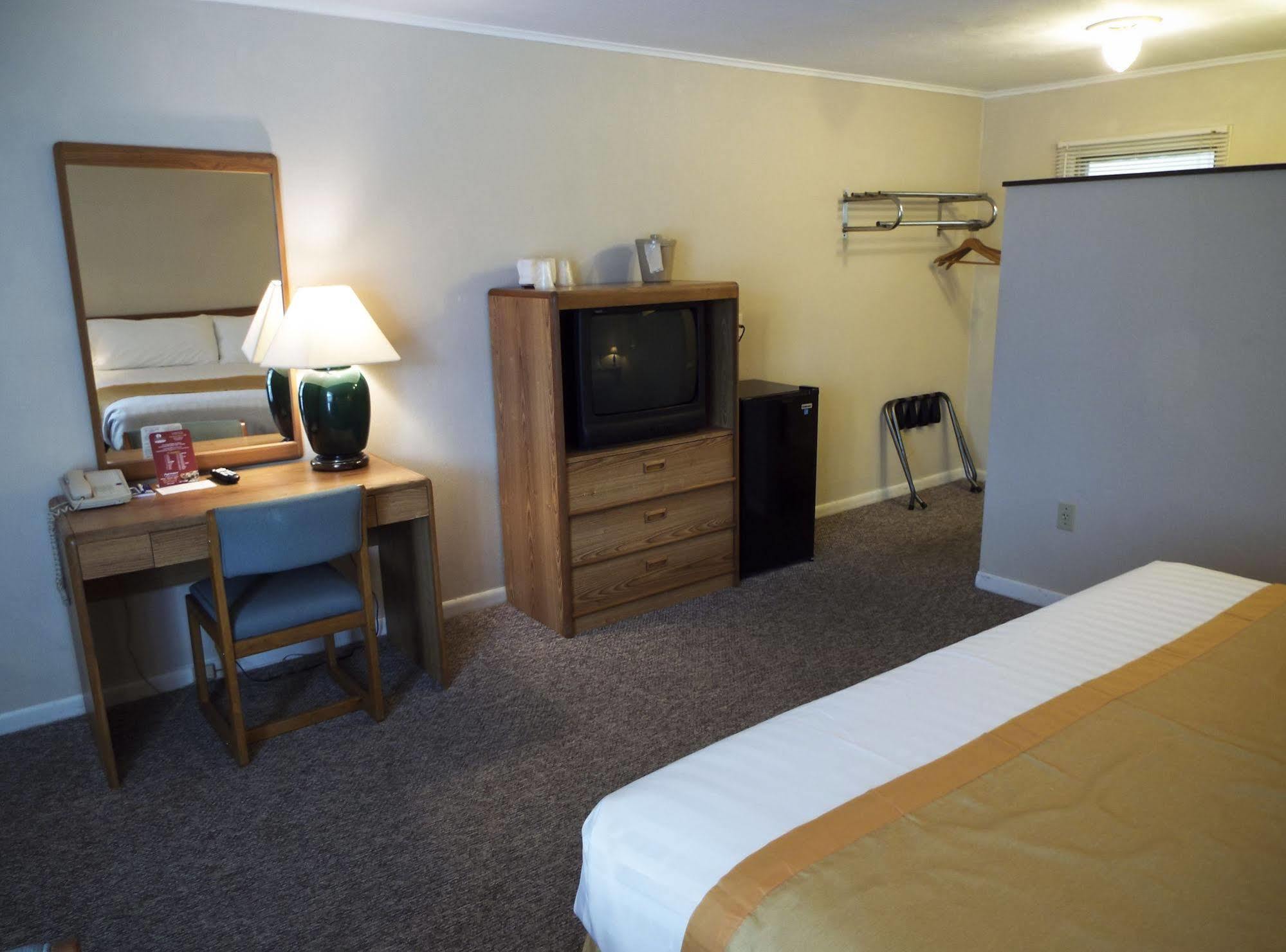 Hiawatha Motel Escanaba Esterno foto