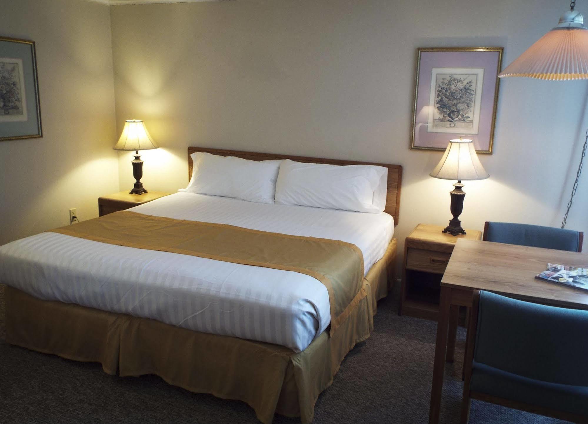 Hiawatha Motel Escanaba Esterno foto